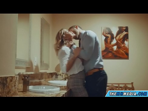 ❤️ Kad te prsata plavuša zavede u javnom zahodu Samo porno u pornografiji hr.milf300com.ru ❤